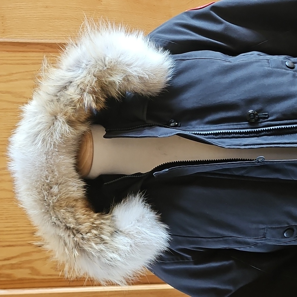 CANADA GOOSE  Kensington Down Parka Jacket In Size M. - Picture 14 of 16